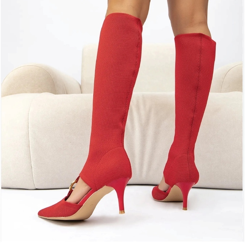 New with tags new Bella 15.34 high boots size 6.5 bright red
